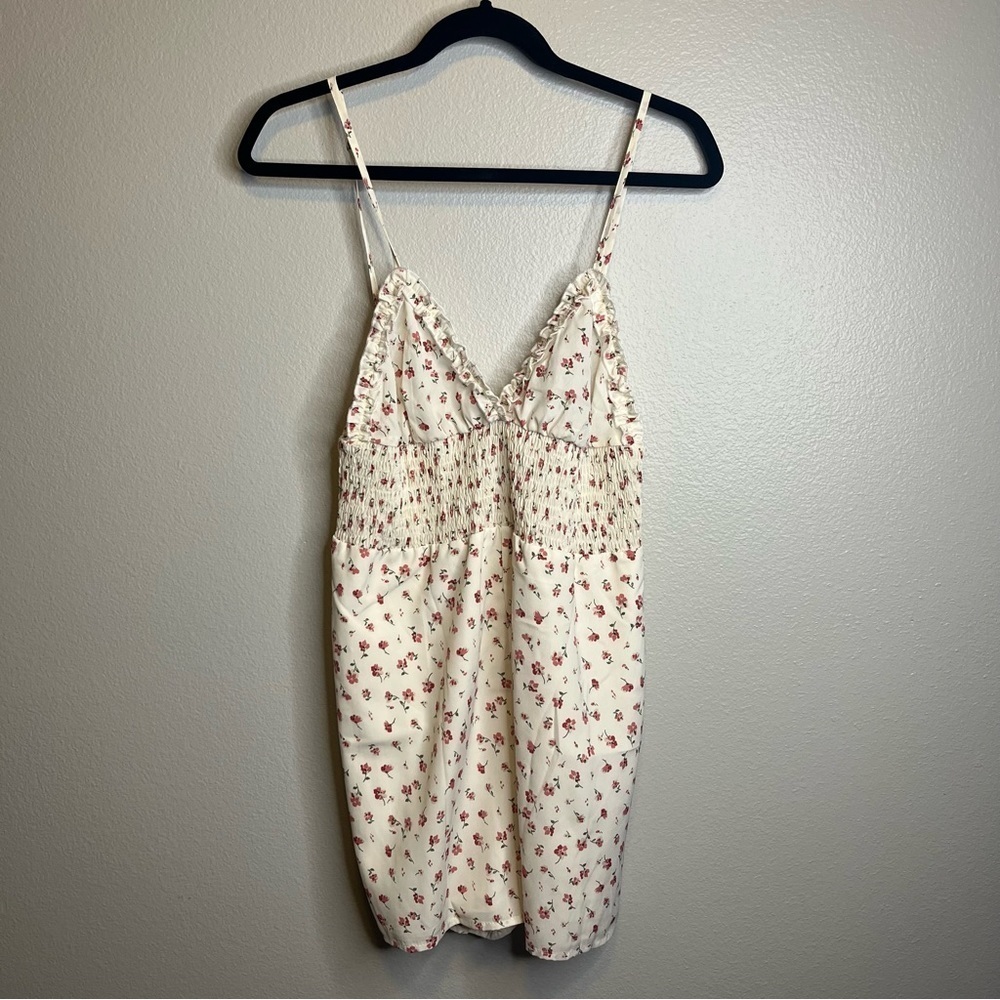 SHEIN-NEW Neutral Floral Romper with Cinched Waist Size M